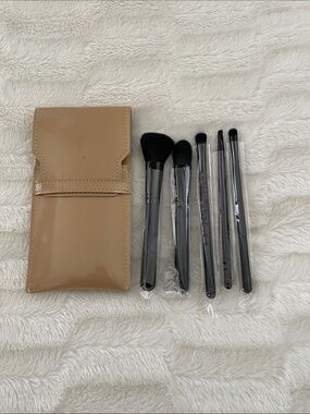 Makeup Brush Set with Beige Travel Case